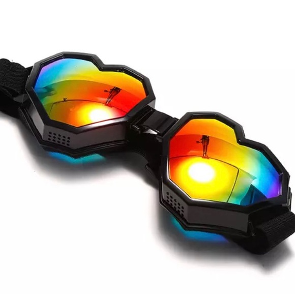 Heart Goggles/Sunglasses 🖤🖤 - Picture 2 of 2